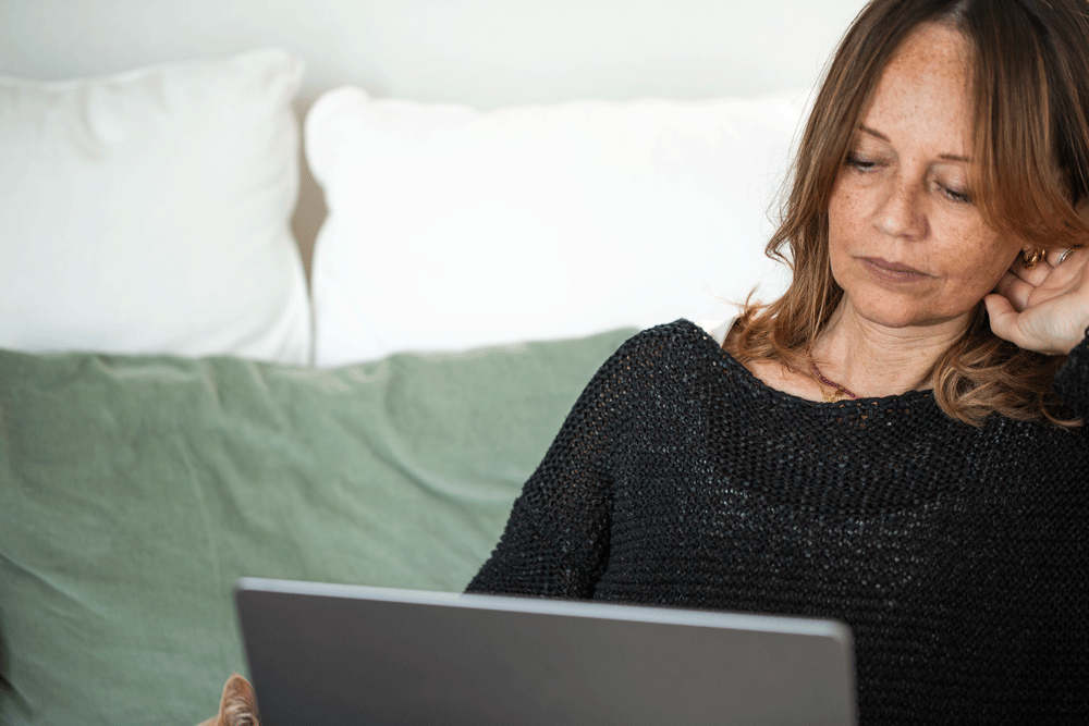 Valeria Servello, brand strategist, al lavoro da remoto &ndash; sviluppo di strategie di web marketing e comunicazione visiva personalizzata.